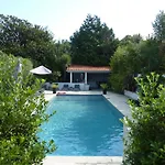 Maison Arbolateia Avec Piscine Et Maison d'hôtes Bidart