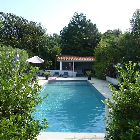 Maison Arbolateia Avec Piscine Et Penzion Bidart