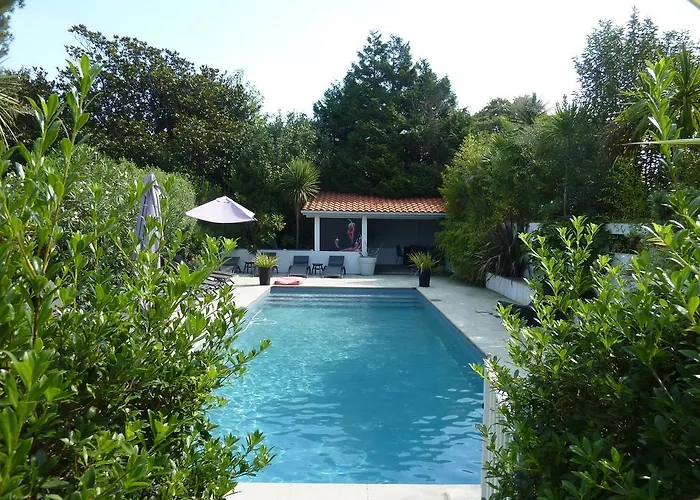 Maison Arbolateia Avec Piscine Et Gæstehus Bidart